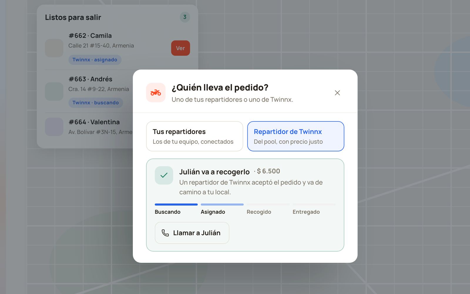 Panel de Twinnx, asignar reparto: ¿quién lleva el pedido? Tus repartidores o un repartidor de Twinnx; Julián va a recogerlo por 6.500 pesos, con el estado Buscando, Asignado, Recogido, Entregado